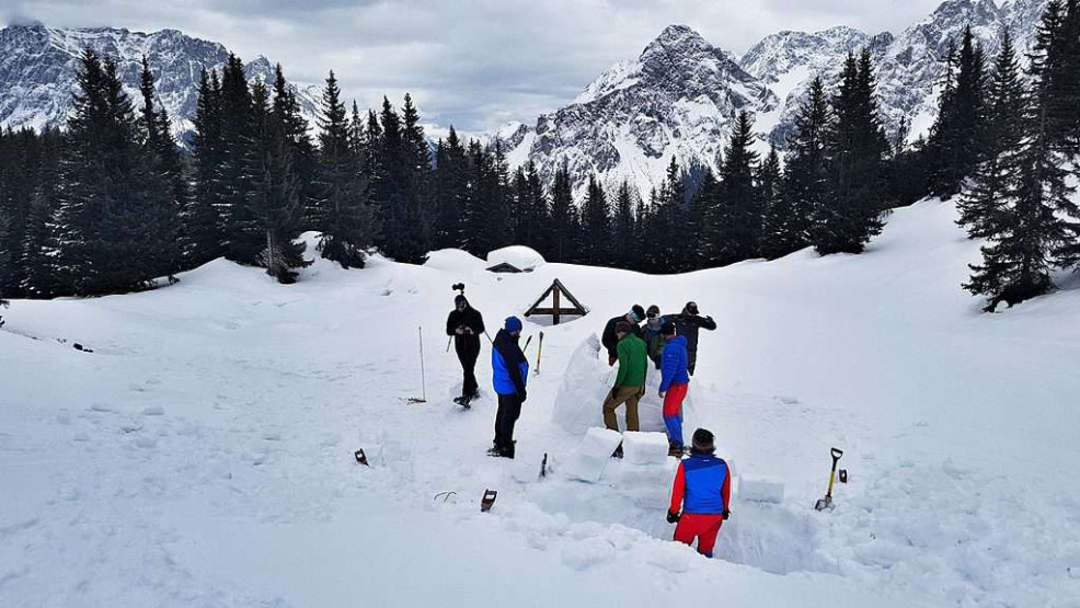 Adding the snow blocks to built an igloo in the Zugspitz Arena in Austria