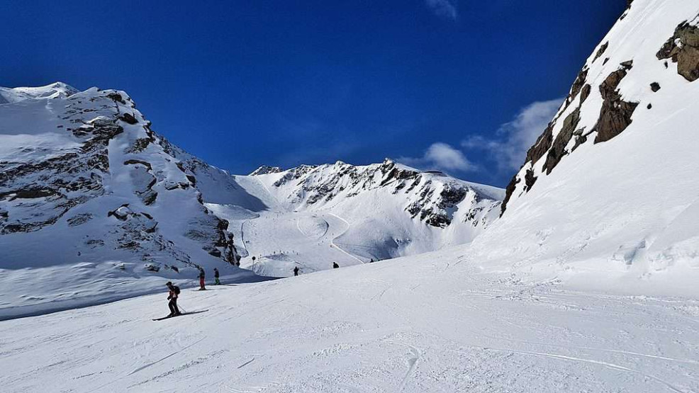 Glacier skiing in Soelden, Oetztal.