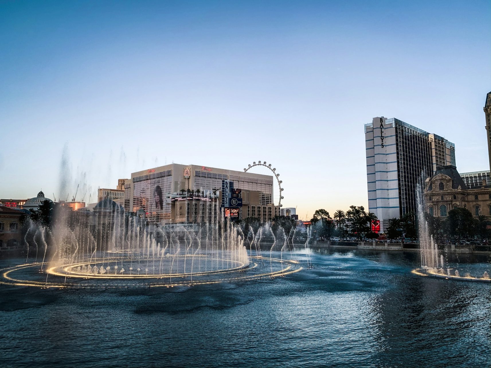 free things to do in las vegas - Free Things to Do in Las Vegas for Unforgettable Experiences Water fountain at the Bellagio Casino in Las Vegas. Photo by Sean Lee -unsplash