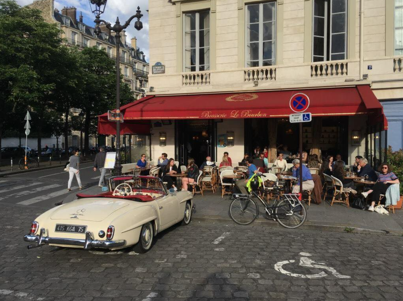 restaurants near major attractions in Paris - Good Restaurants Near Major Attractions in Paris Brasserie Bourbon in Paris, France.
